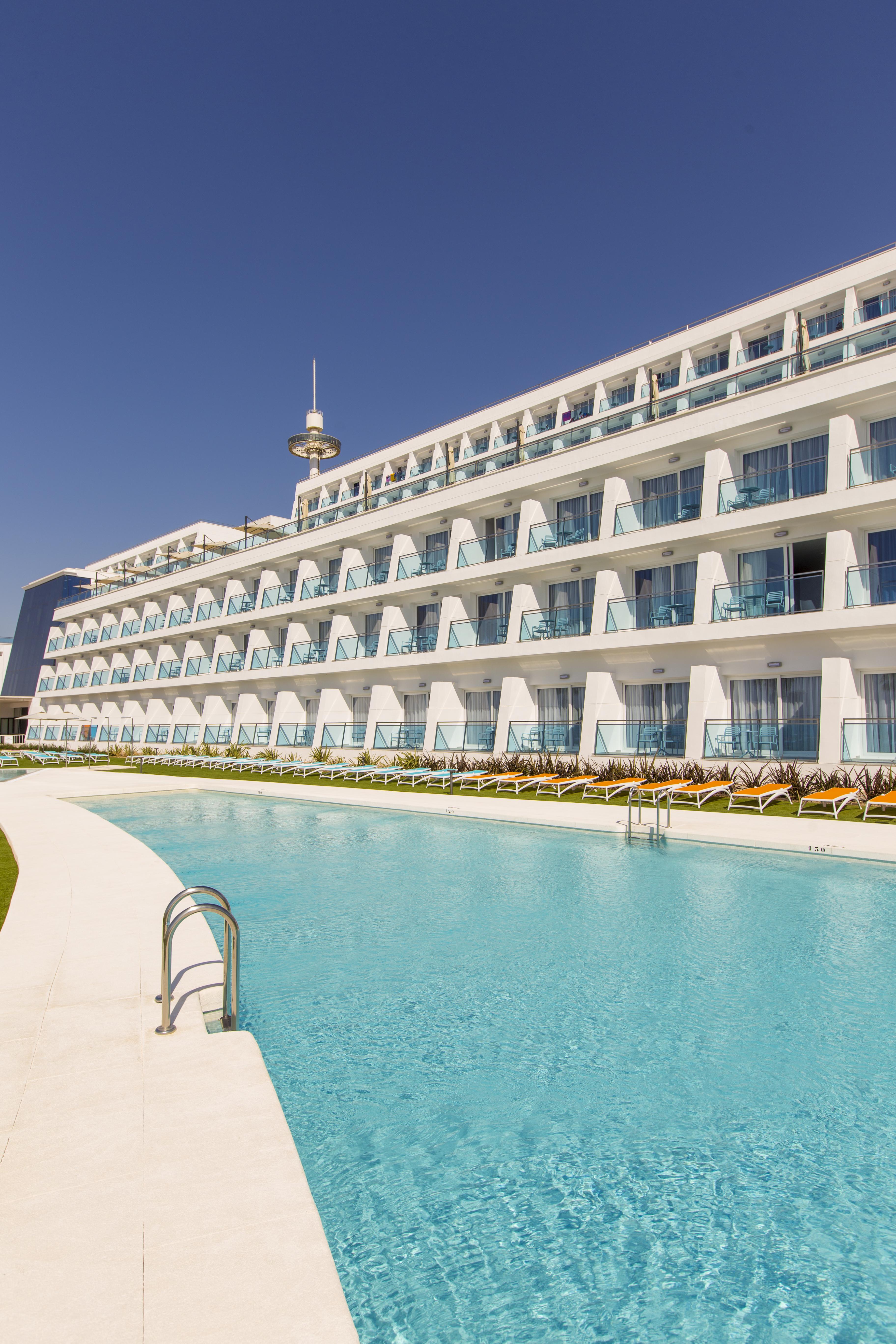 Grand Luxor Hotel