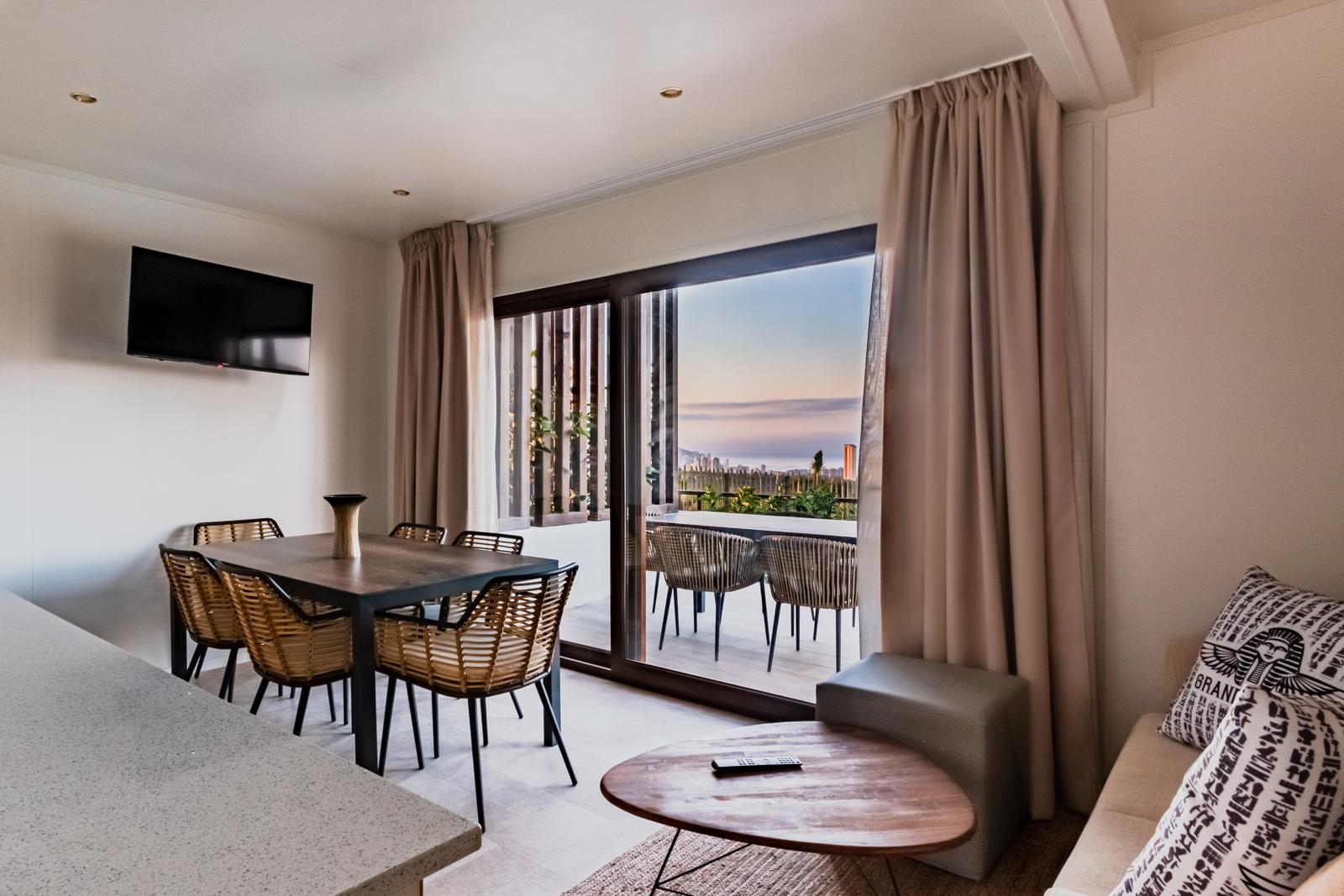 Grand Luxor Hotel 4*